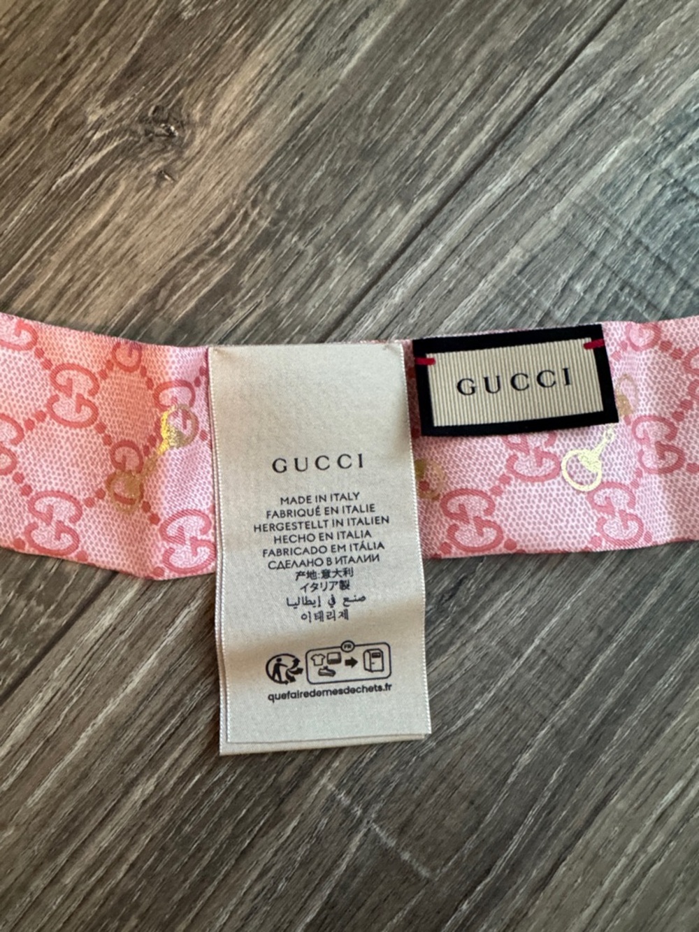 Gucci Pink Silk GG Logo Skinny Scarf with Gold Accents - Picture 2 of 6